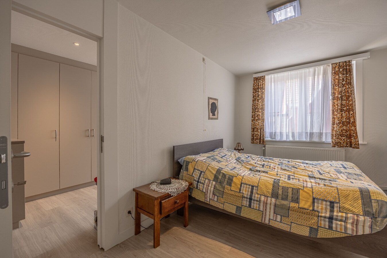 Instapklare woning met garage nabij de zeedijk – energiezuinig en centraal gelegen. 