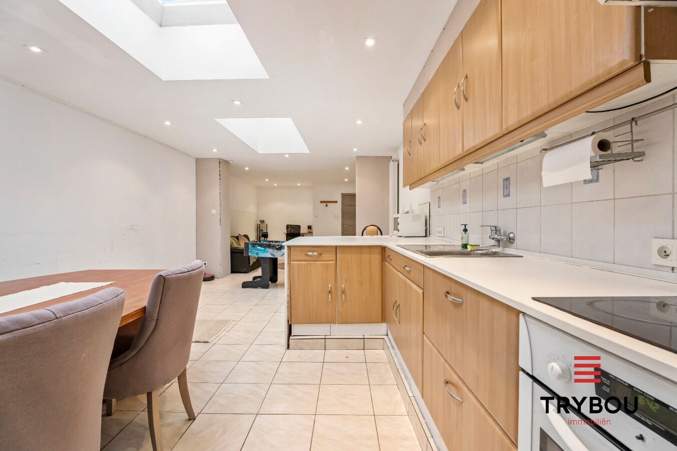 Verrassend ruime woning met garage in centrum Menen 