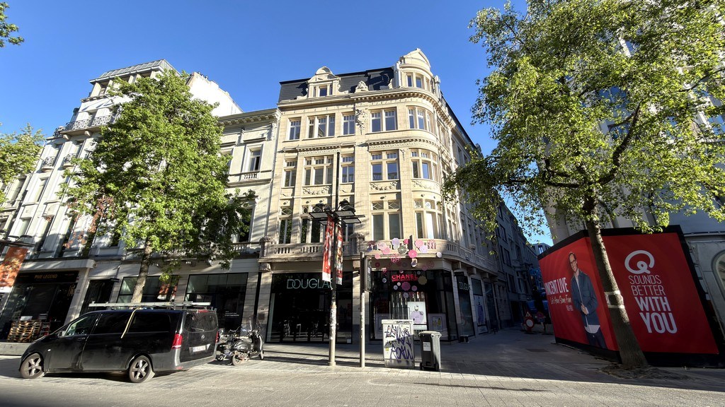  Kantoren te huur in majestueus hoekpand op Meir in Antwerpen
