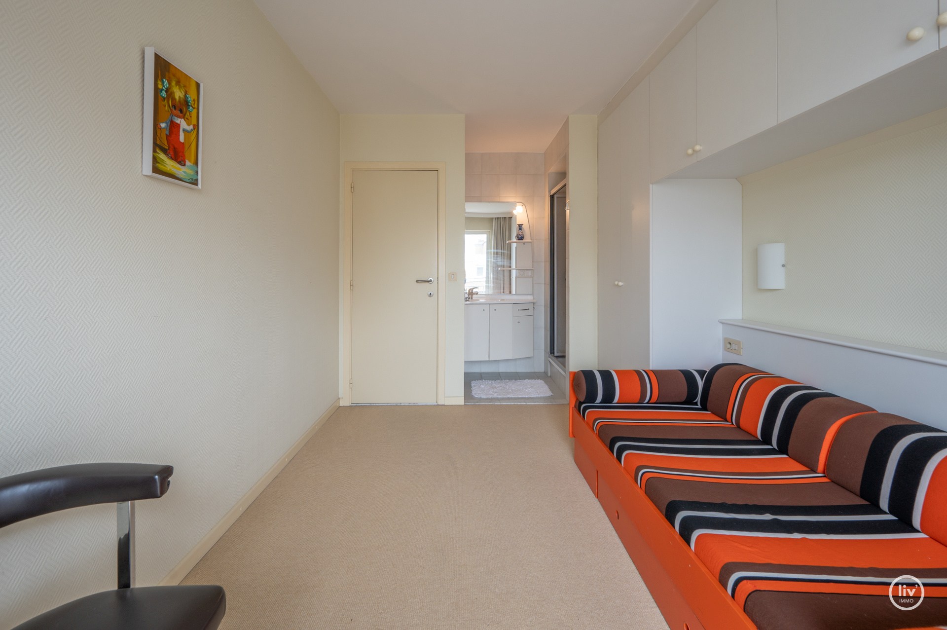 Aangenaam ruim 2 slaapkamerappartement met garage in het gebouw te Lippenslaan gelegen. 