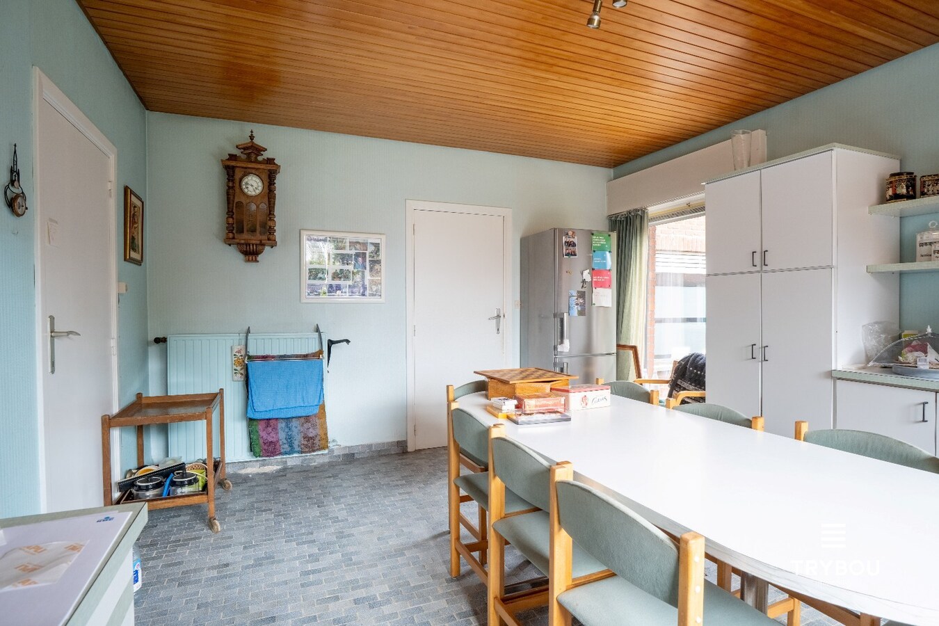 Ruime woning met winkelruimte, loods (optioneel) en garage 