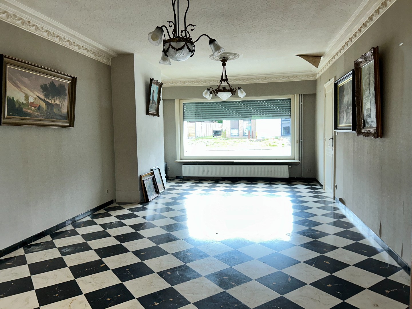 Degelijke woning met, garage, 3 slaapkamers en tuin op 271m² 