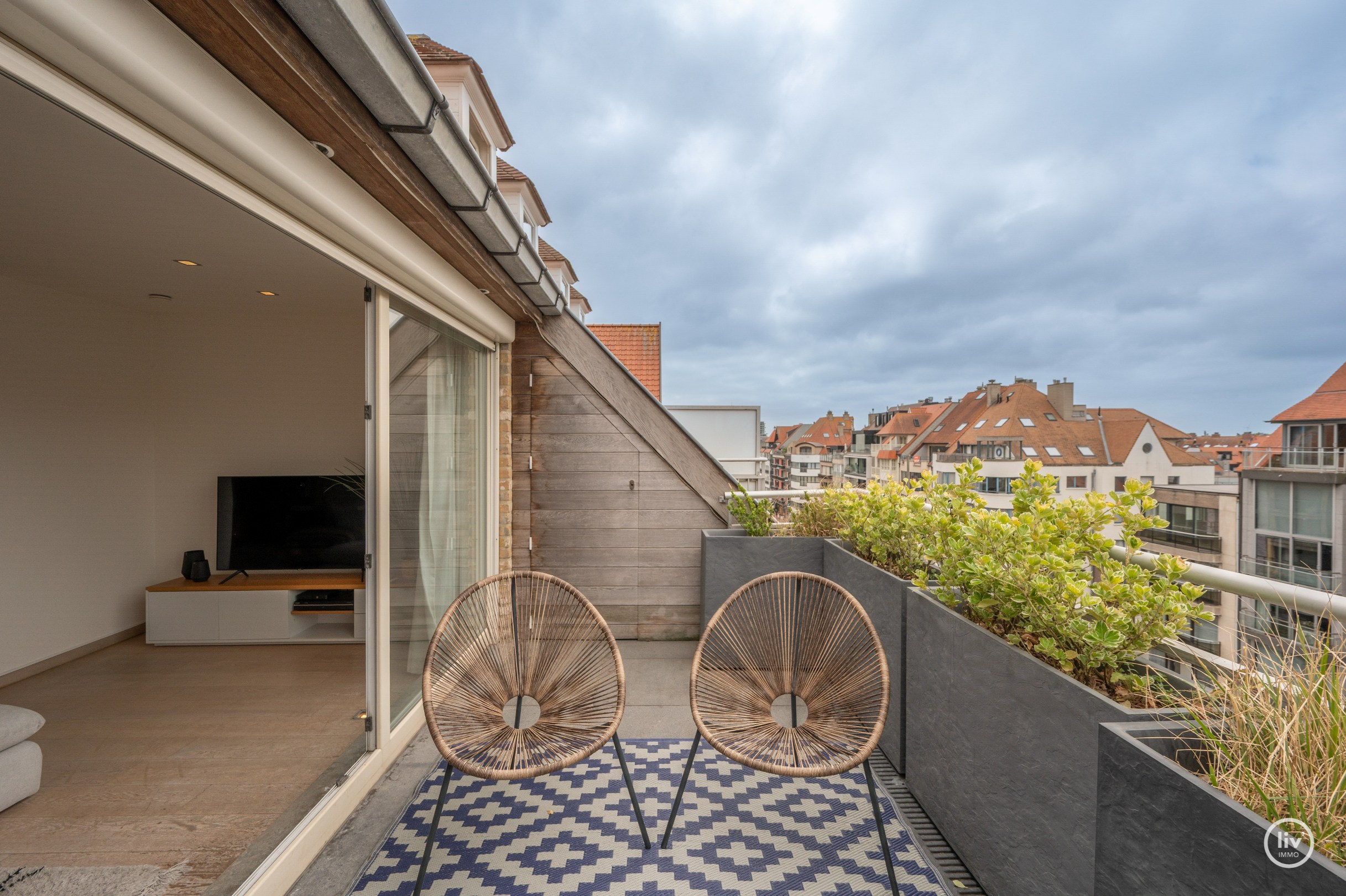 Zuidgericht en tevens instapklaar 4-slaapkamer appartement (159m2!) voorzien van 2 ruime terrassen met mogelijkheid tot aankoop van een XL-garagebox. 