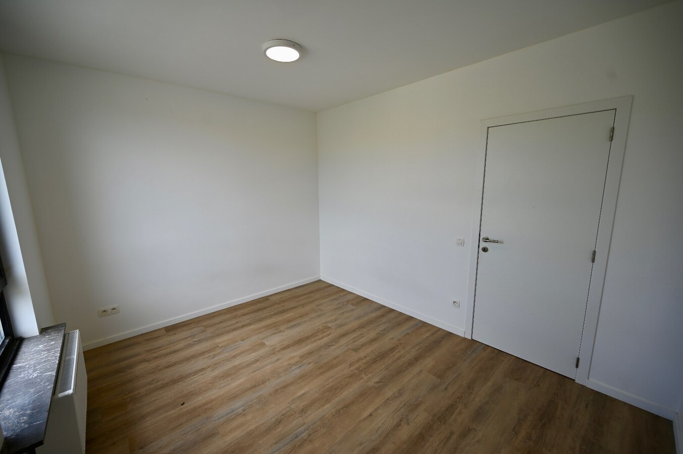 LICHTRIJK INSTAPKLAAR APPARTEMENT MET DUINENZICHT EN GESLOTEN GARAGEBOX 