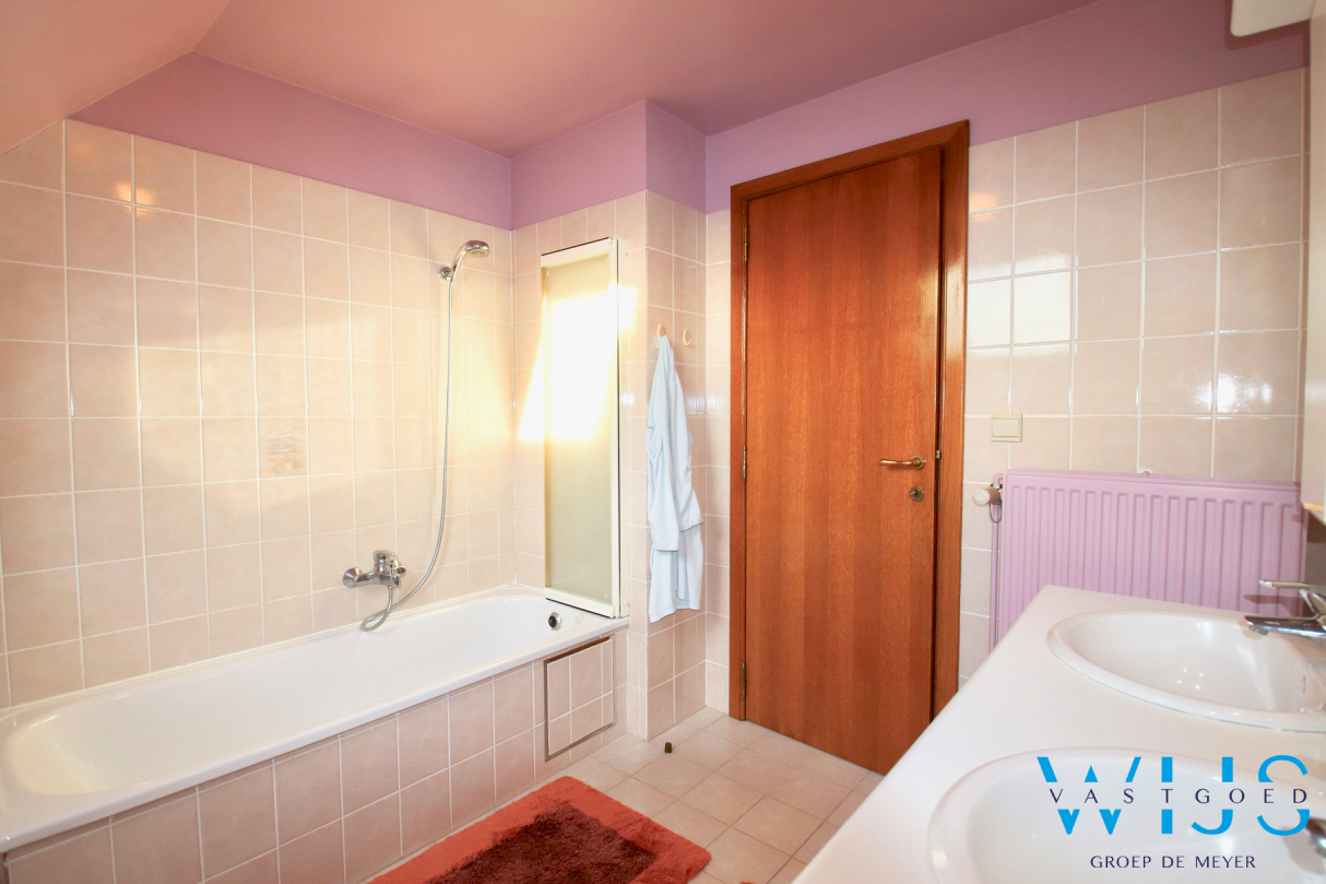 Open bebouwing op 745m² in een rustige woonwijk te LEMBEKE ! 