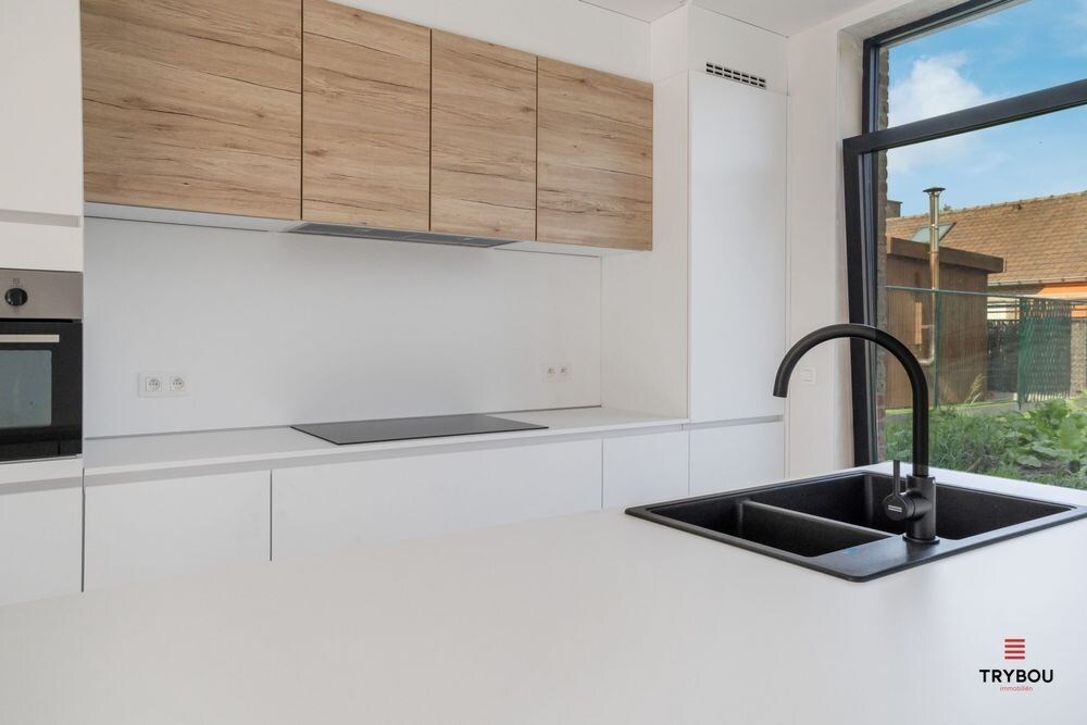 Uitstekend gelegen, halfopen nieuwbouwwoning op een boogscheut van het Centrum van Roeselare 