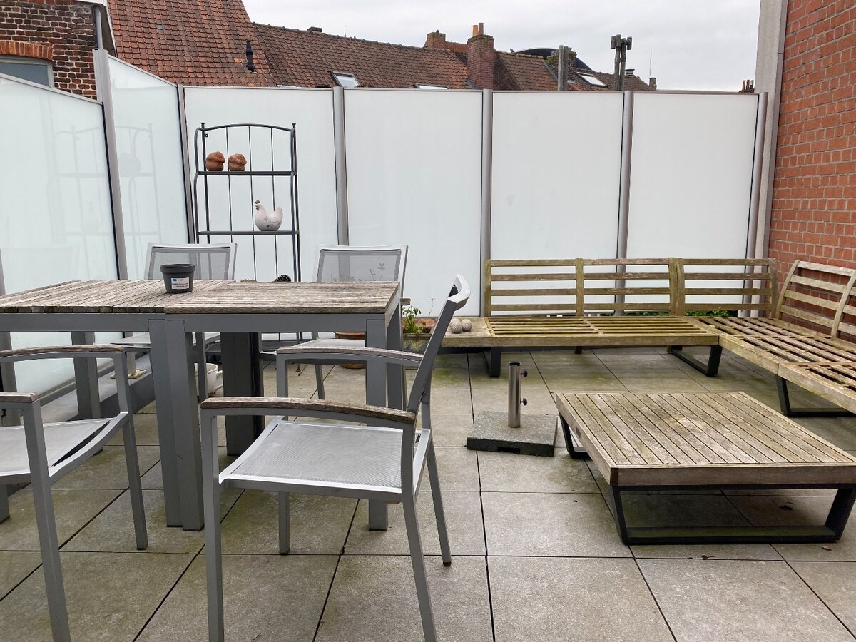 Ruime woning met garage pal in het centrum van Ieper 