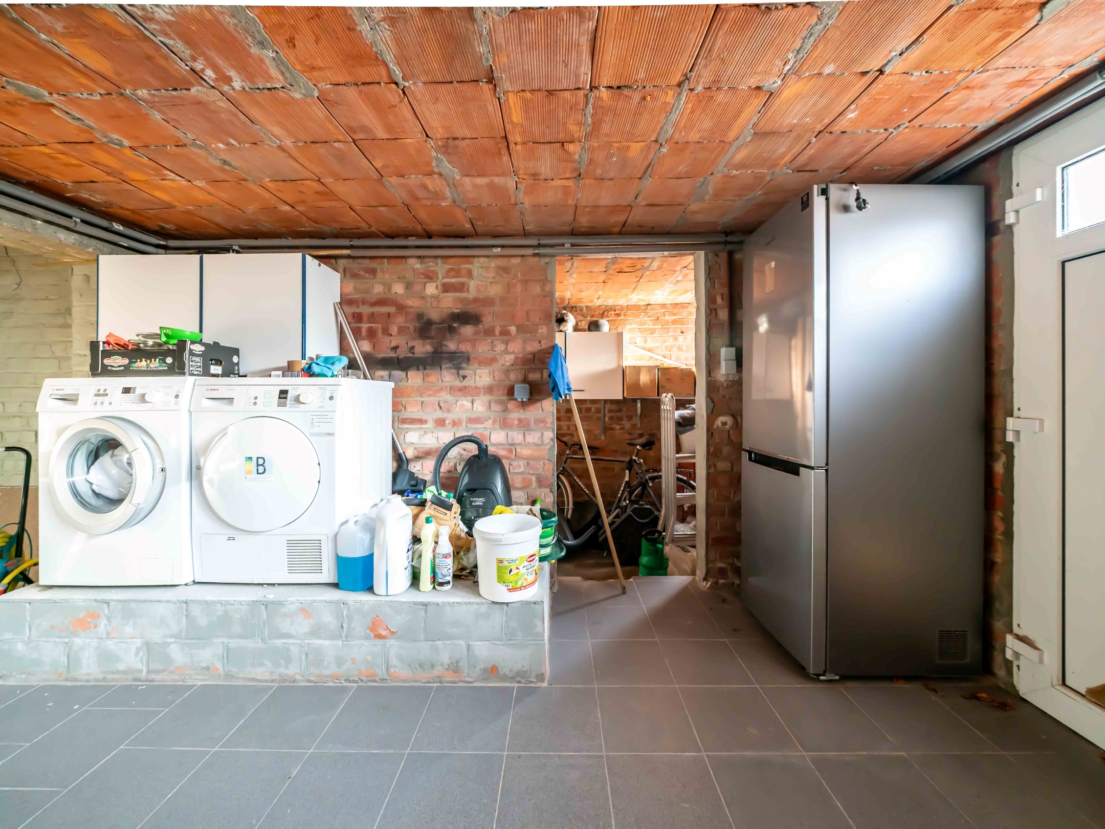 Gemeubeld 2-kamer appartement met goede bereikbaarheid 