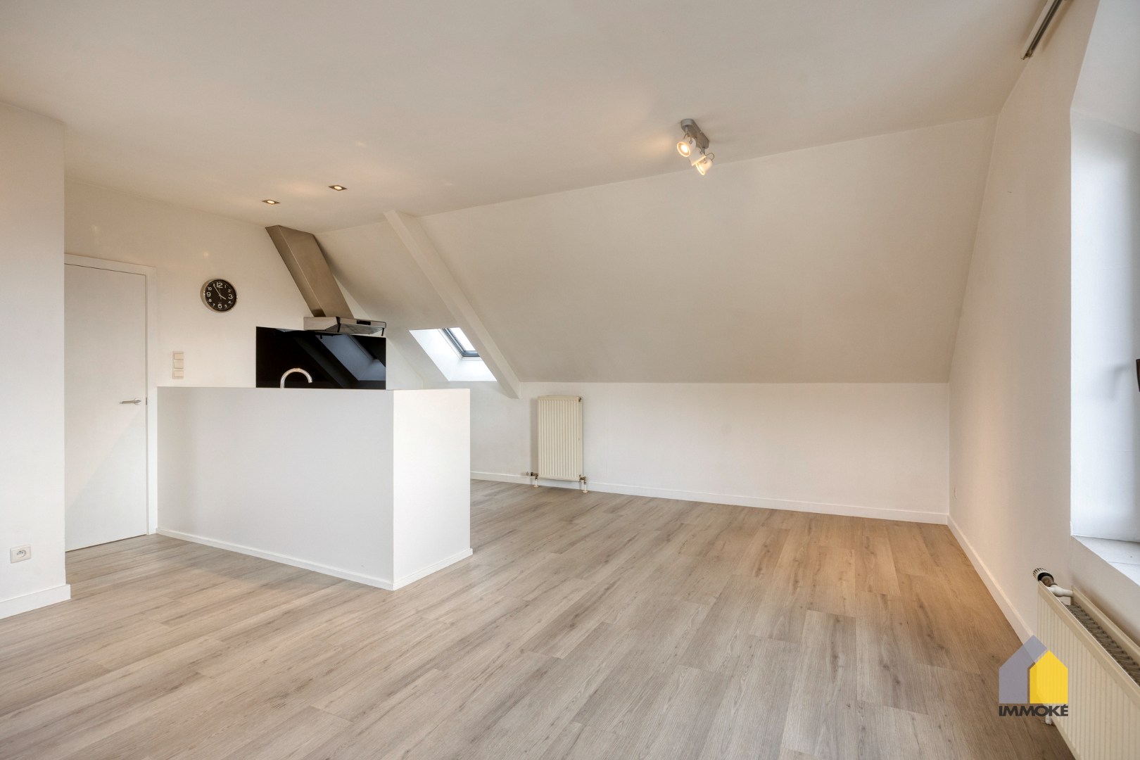 Modern appartement met 2 slpks en parking. 