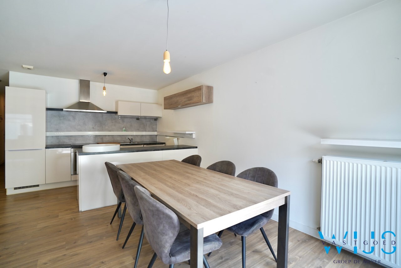 Prachtig ruim 1 slaapkamer appartement op het gelijkvloers met toffe tuin ! 