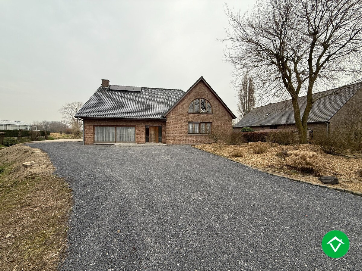 Ruime, alleenstaande woning met 6 slaapkamers en tuin te Hooglede (De Geite) 