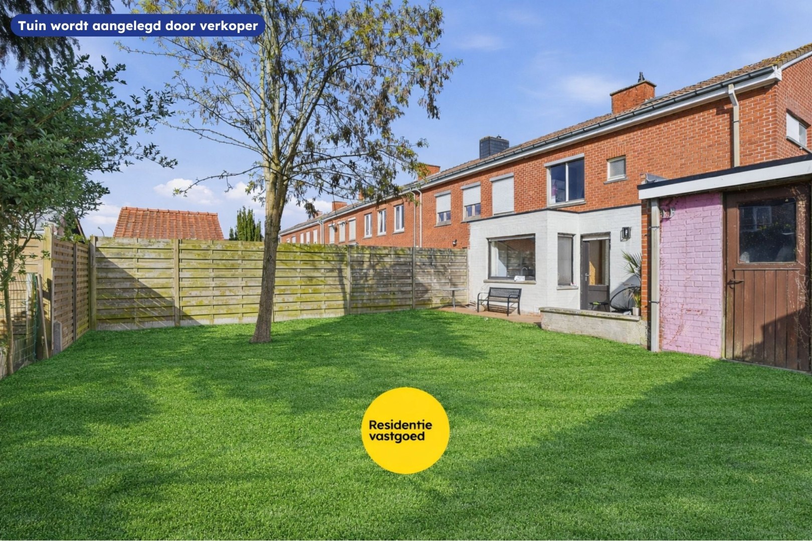 Halfopen bebouwing in een rustige woonwijk te Loppem 