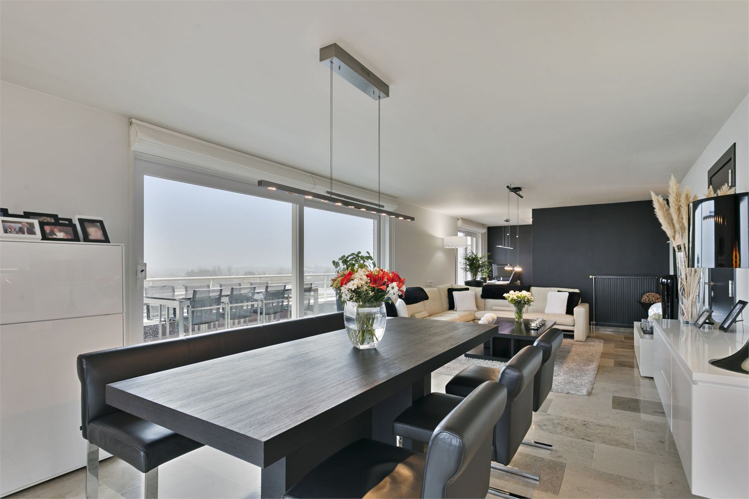 Dakappartement te koop. 