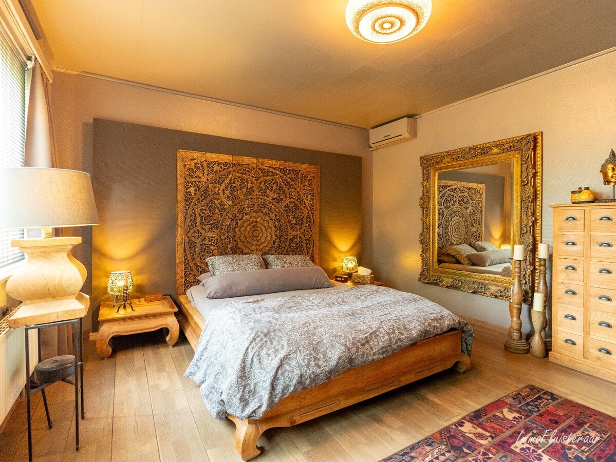 Beautiful house with a panoramic view over meadows and forests on approximately 3.5 hectares in Heist-op-den-Berg. 