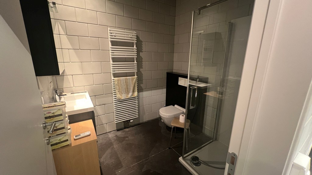 Bedrijfspand met appartement te koop nabij N47 in Lebbeke