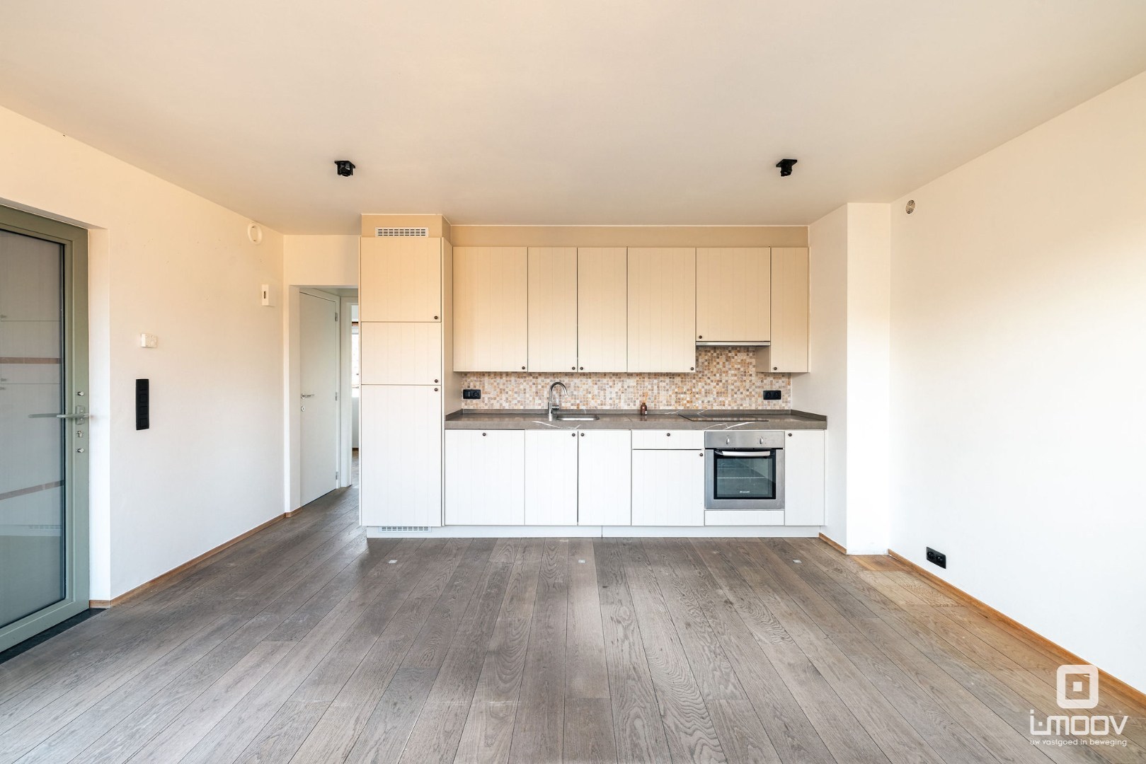 Charmant tweeslaapkamer appartement met terras in rustig woonerf 