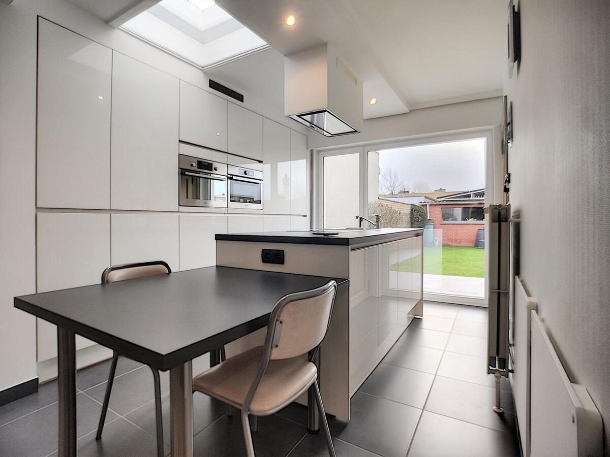 Aangename gezinswoning met tuin, garage &amp; achteruitgang - Heist 