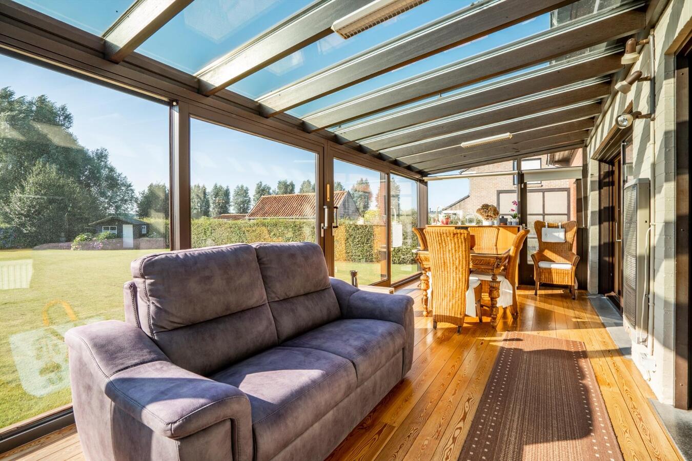 Grote woning met 6 slaapkamers en atelier op 2645 m² te Koekelare 