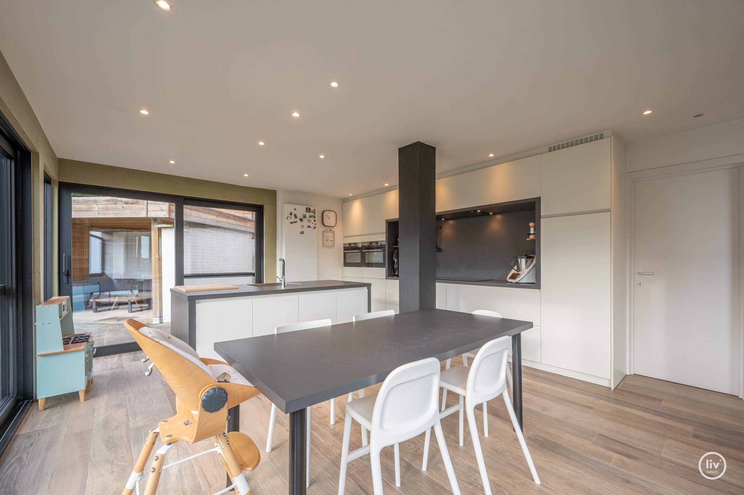 Centrale gelegen villa gelegen op een boogscheut van Knokke Centrum met ruim perceel (ideaal in combinatie met een commerciële activiteit) 