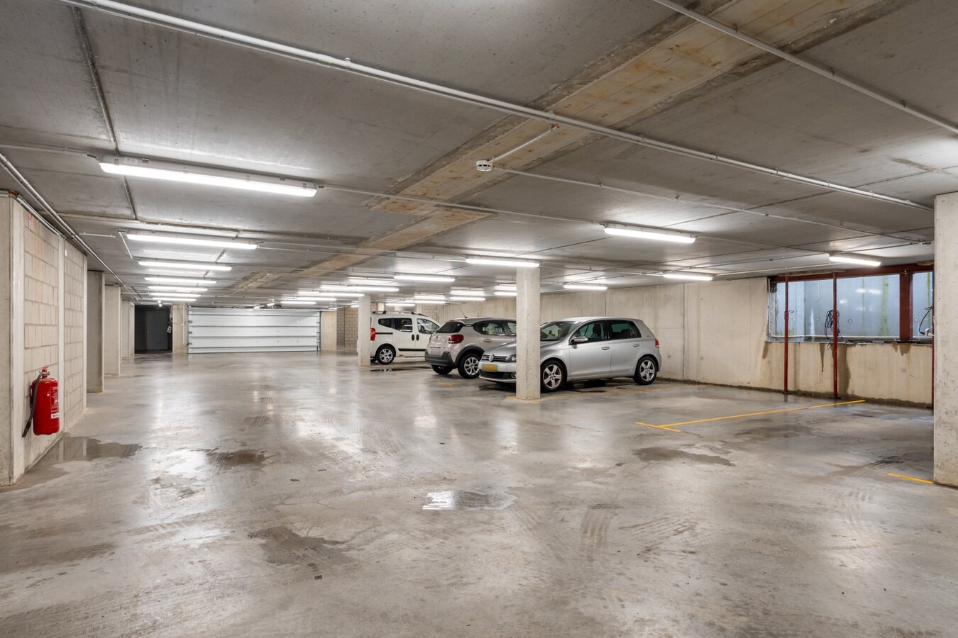 Recent, gelijkvloers appartement in een stijlvolle residentie mét ondergrondse parkeerplaats en kelderberging! 