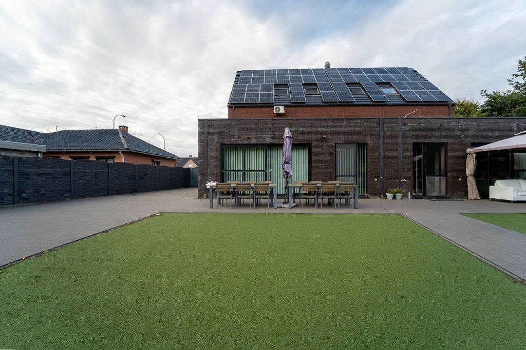 RUIM HANDELSHUIS MET WOONST TE SPALBEEK (HASSELT) 