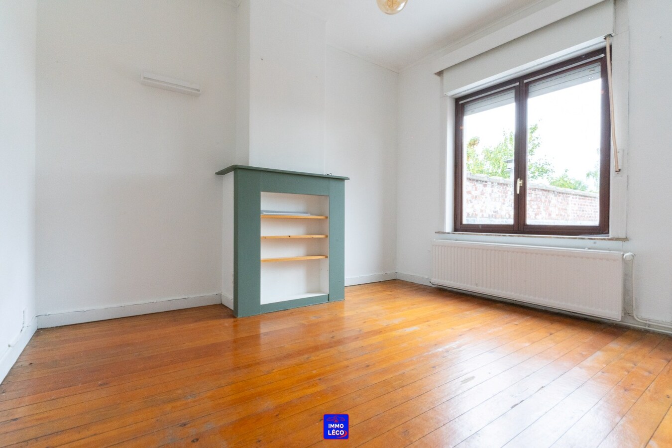3 façades avec jardin et garage située à "La Coquinie". 