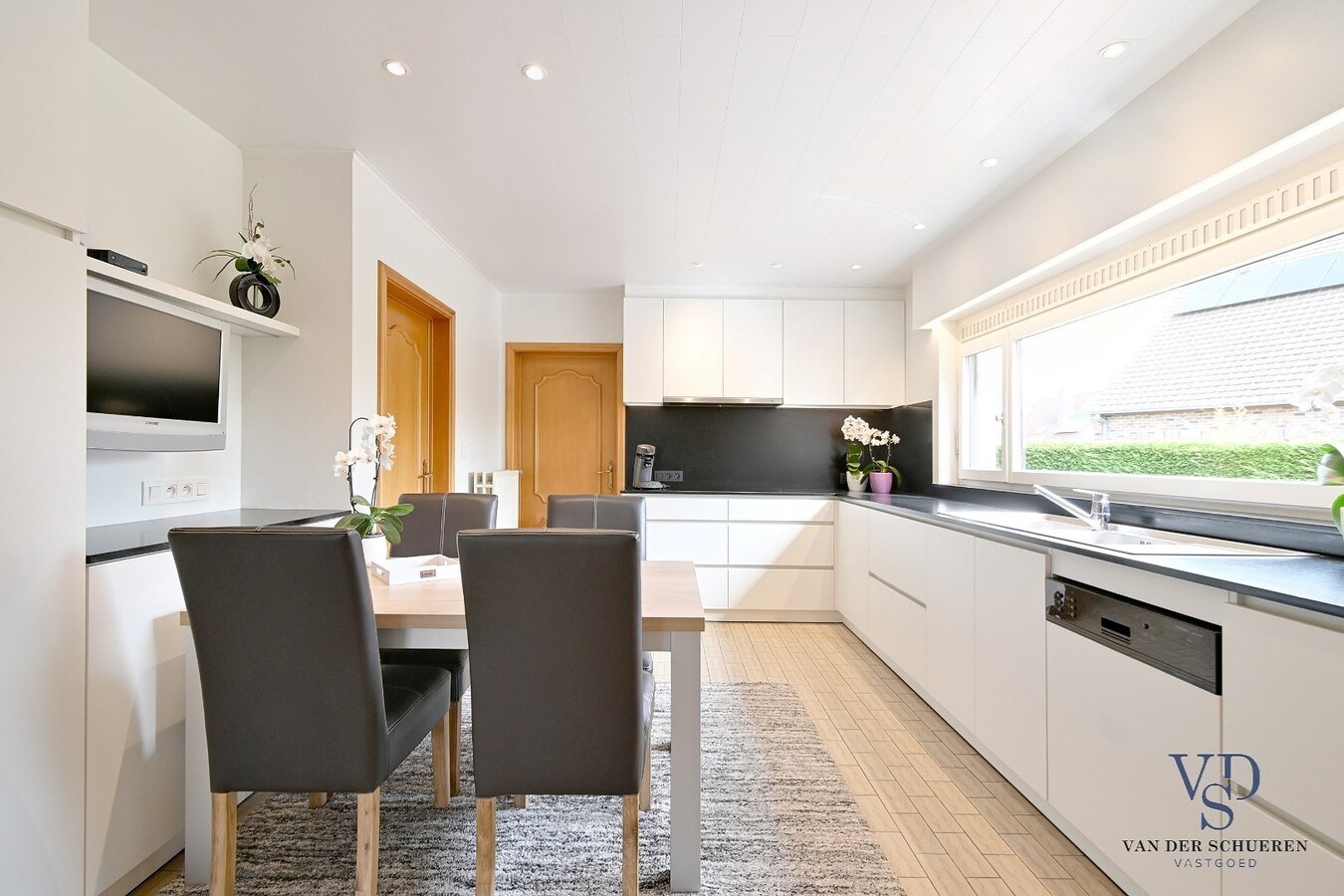 Statige villa in rustige residentiële wijk 