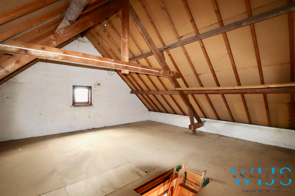 Op te frissen/te renoveren gezinswoning op TOPlocatie te ERTVELDE! 