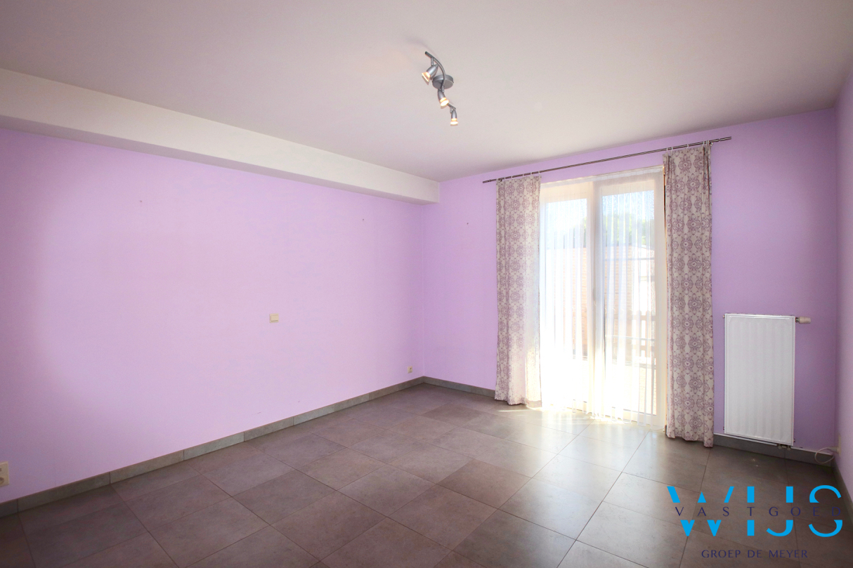 Gelijkvloersapp. met 3 slaapkamers &amp; garage in hartje Assenede ! 