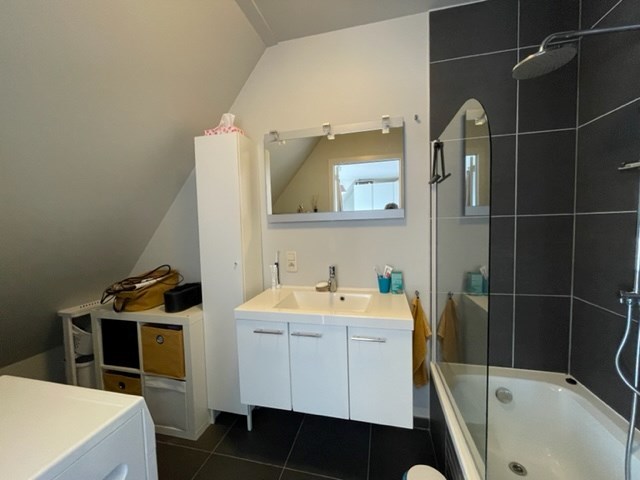 Dakappartement met 1 slaapkamer en groot terras in Geel 