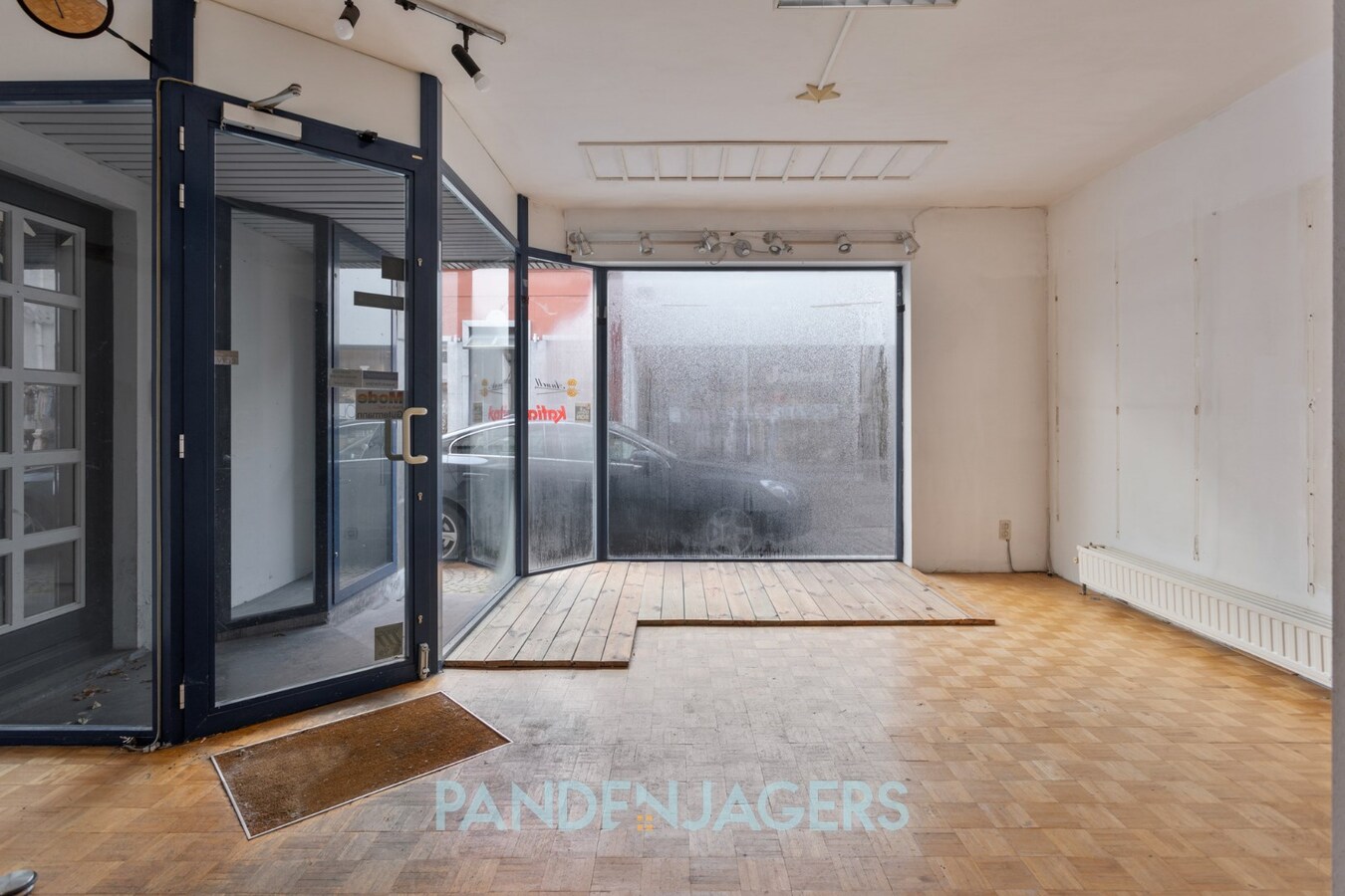 Handelshuis met winkelgedeelte en appartement te Duffel 