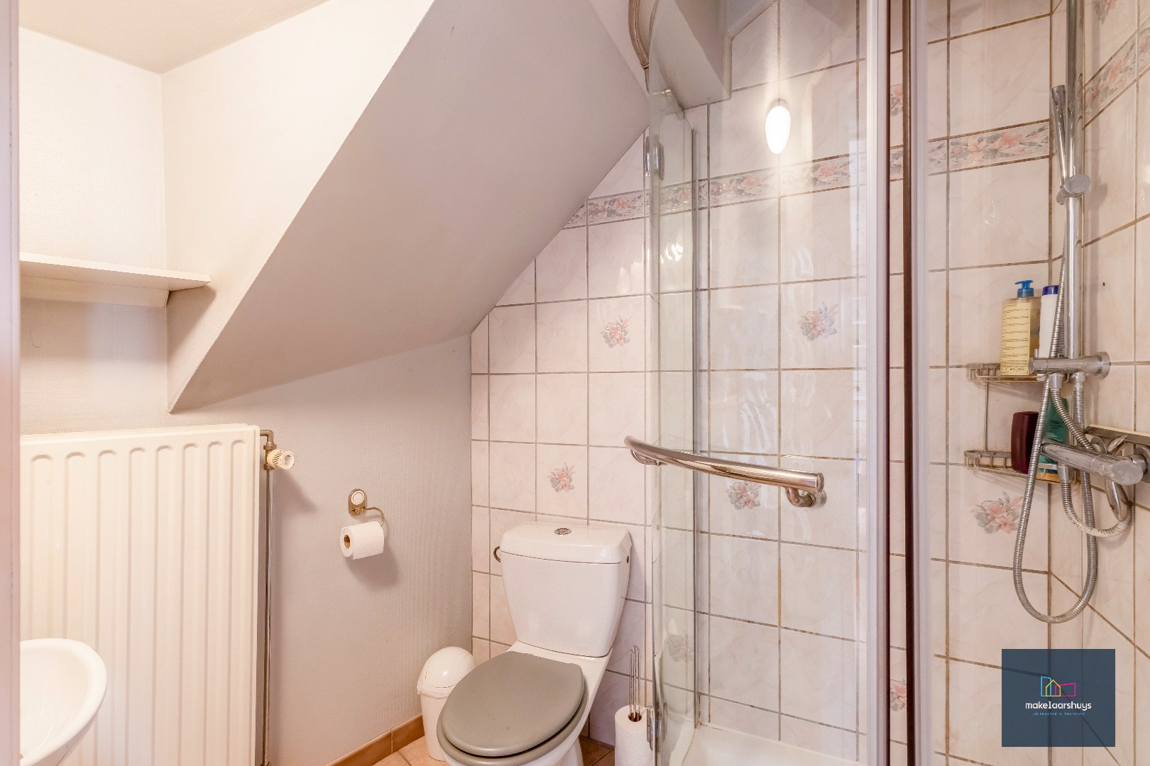Goed onderhouden en ruime woning in rij met tuin/terras te Wondelgem 