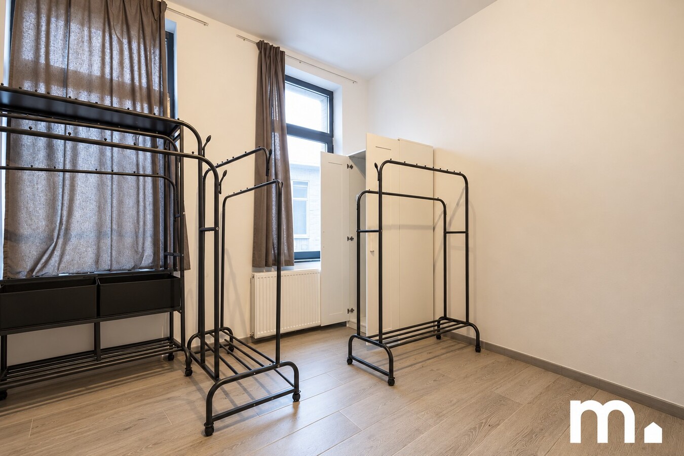 Instapklare woning met 4 slaapkamers, ruime zolder en 16 zonnepanelen in Izegem! 