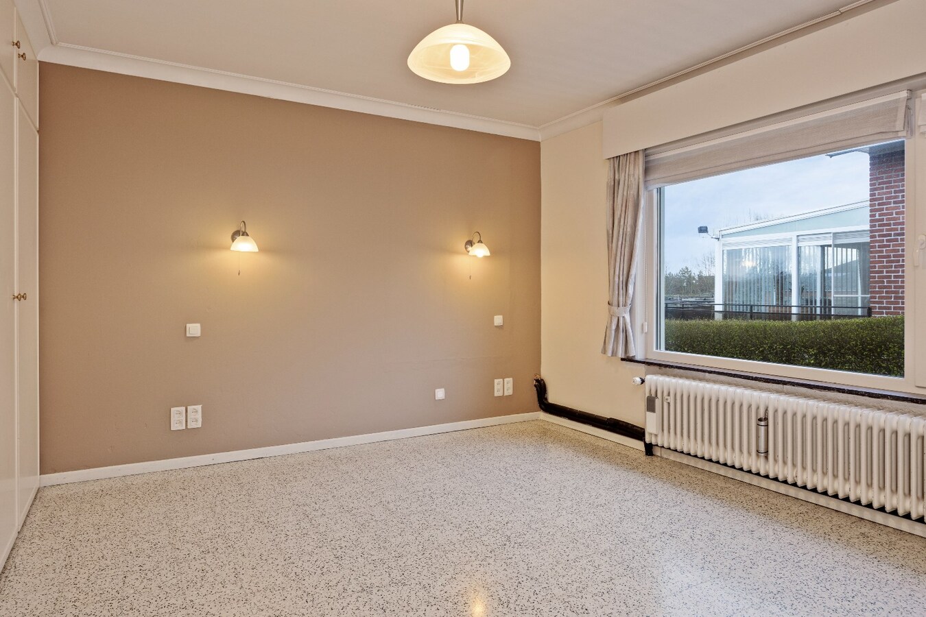 Solide en op te frissen woning te koop vlakbij centrum Lozer 