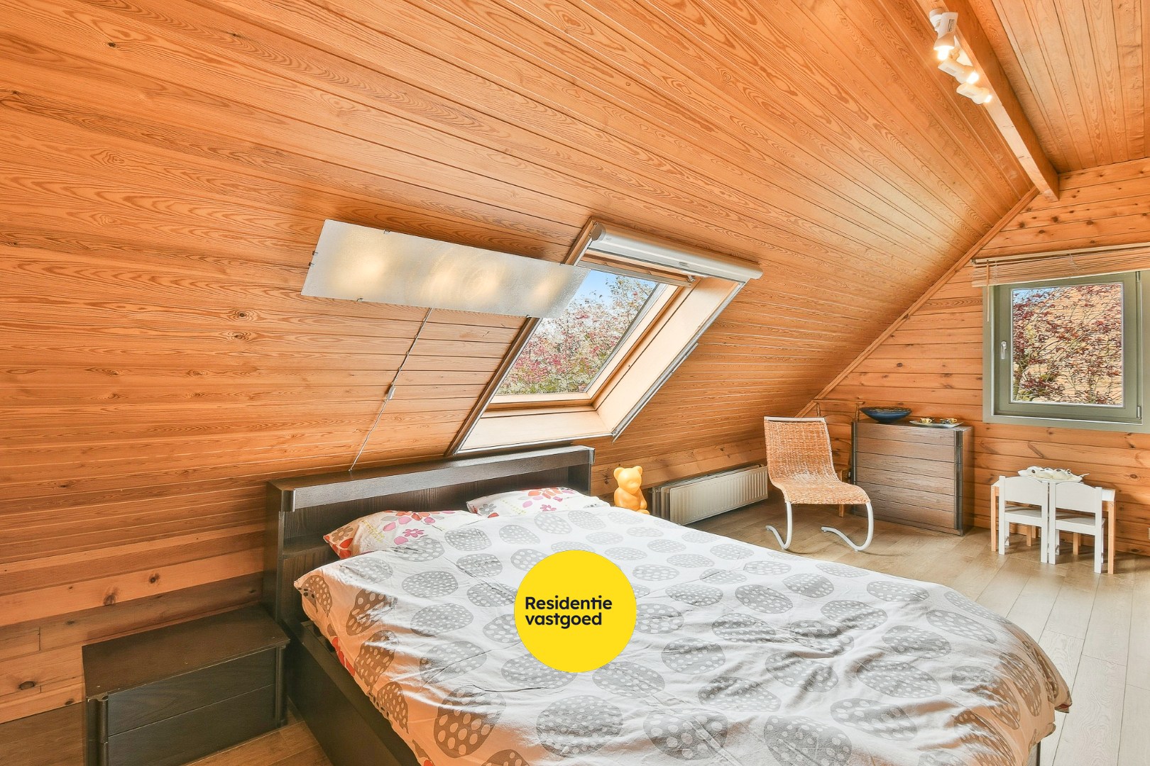 Instapklare woning met 4 slaapkamers, garage en carport 