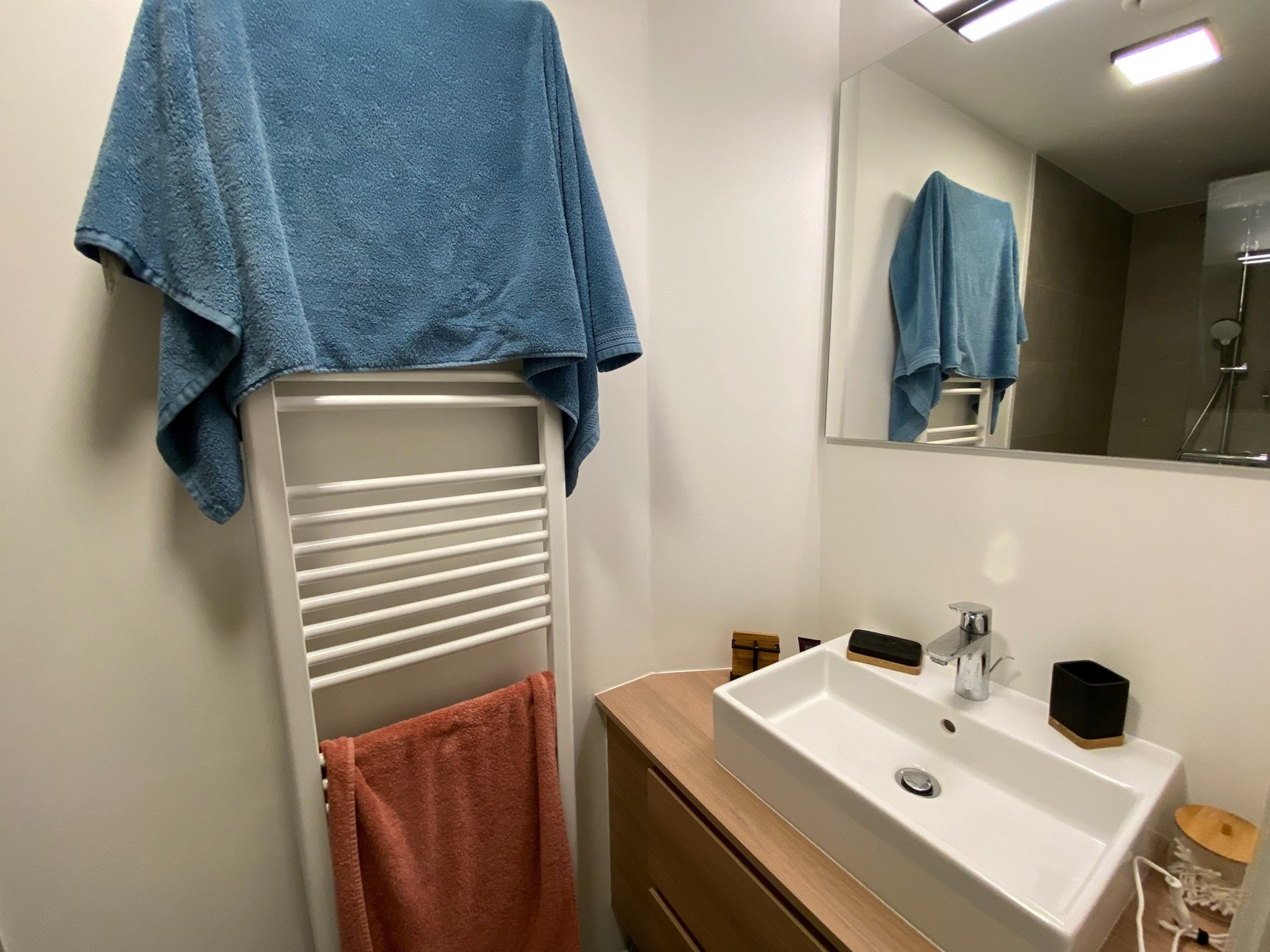 MEUBLÉ - Appartement en duplex AVEC DEUX CHAMBRES situé à DUINENWATER à Knokke-Heist. 