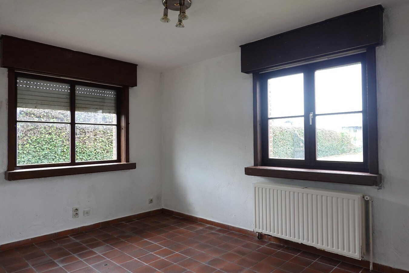 Te renoveren villa in bedrijventerreinzone voor KMO's 