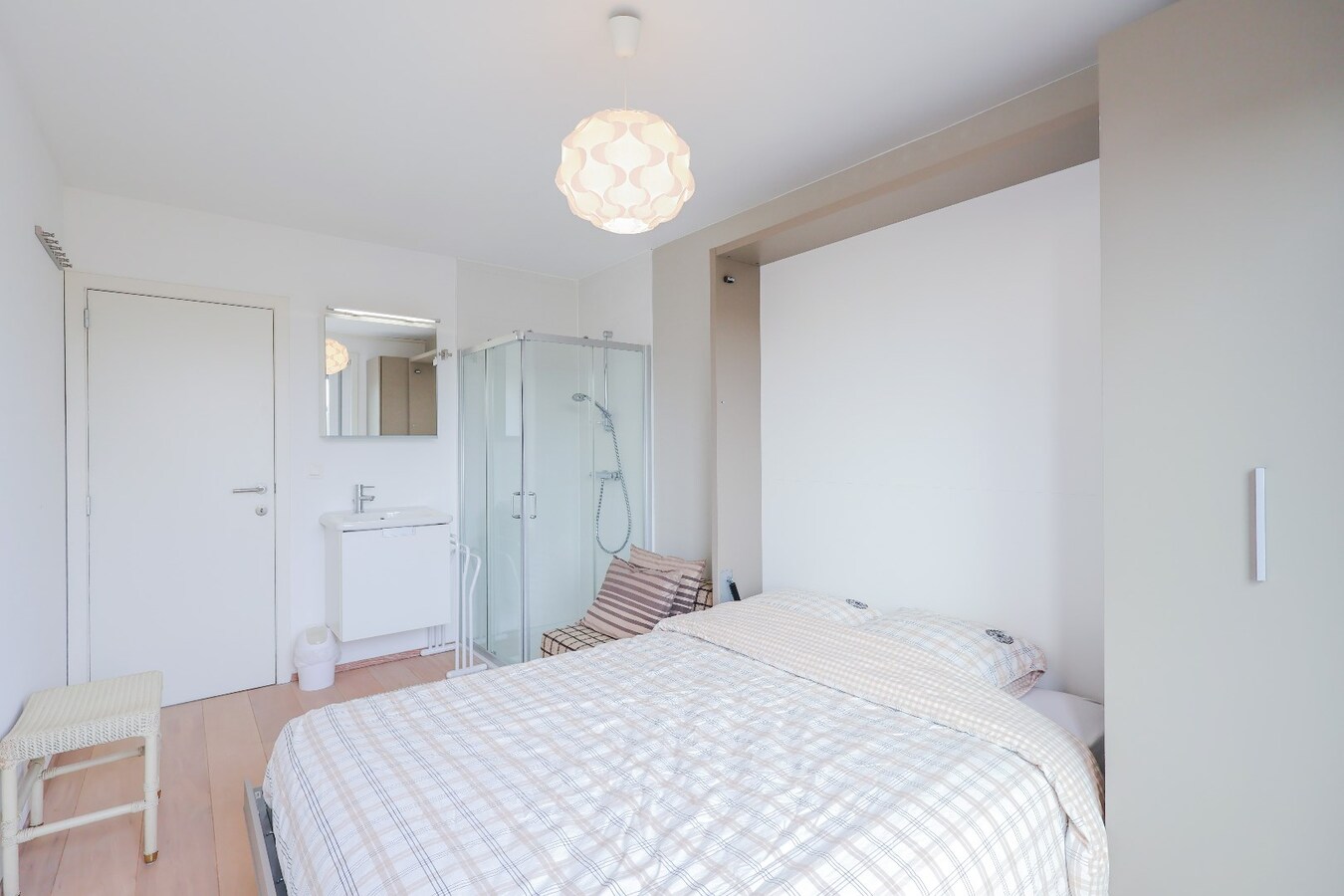 Appartement magnifique avec vue frontale sur la mer et deux chambres à coucher. 