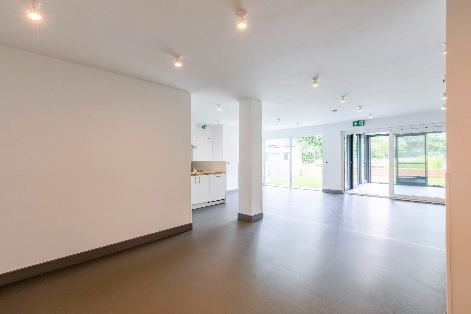 Ruime woning (369m²) met 4 slp. en in te vullen praktijk (onderaan) 
