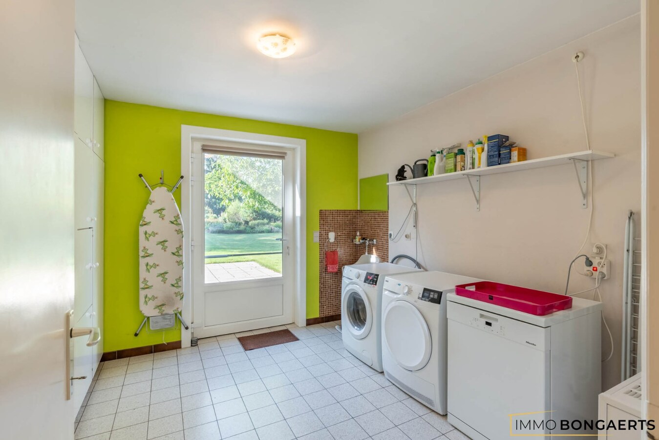 Ruime woning met 4 slaapkamers, tuin en garage in Opglabbeek. 