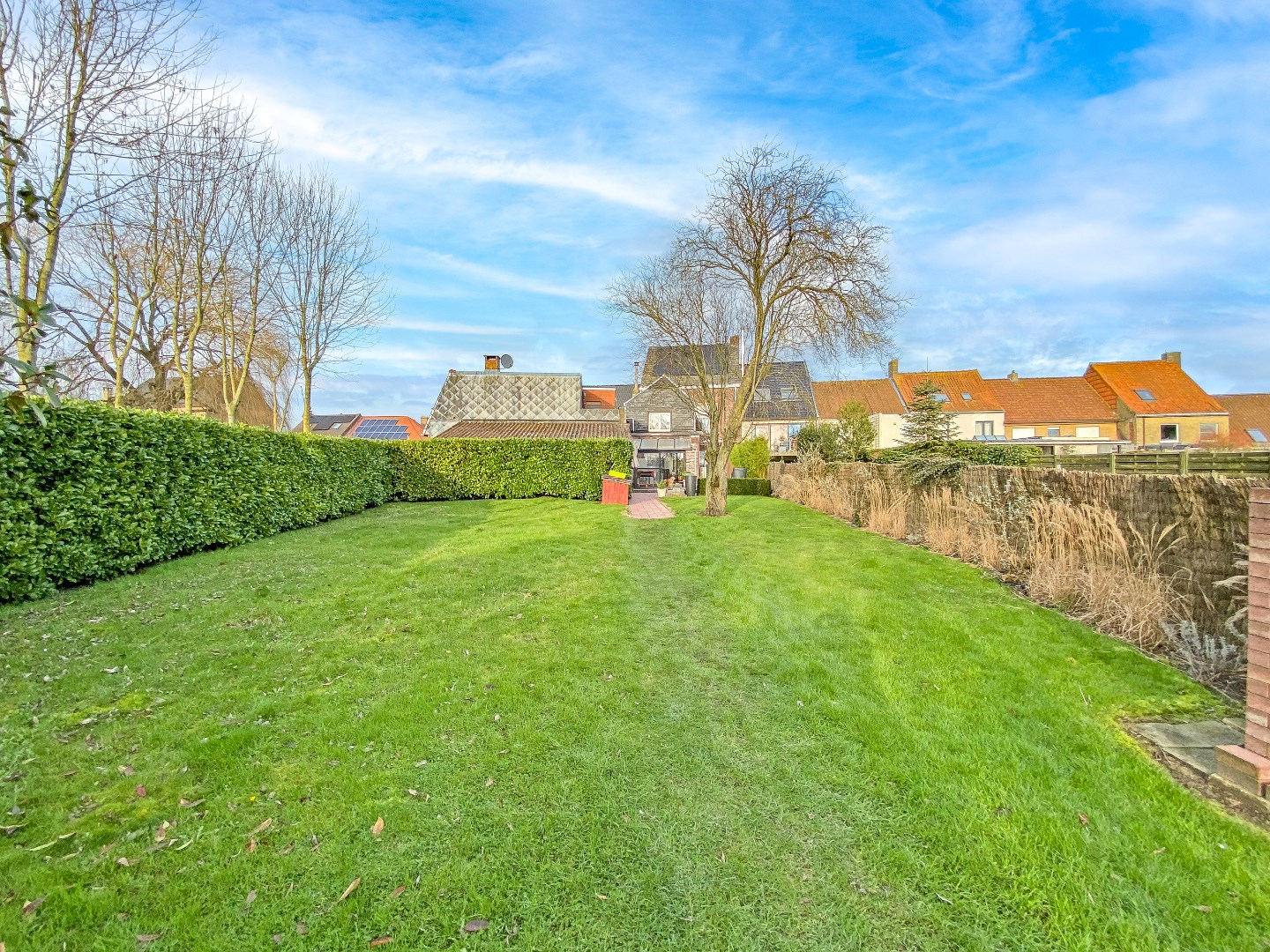 Grote woning met zongerichte tuin en 3/4 slaapkamers 