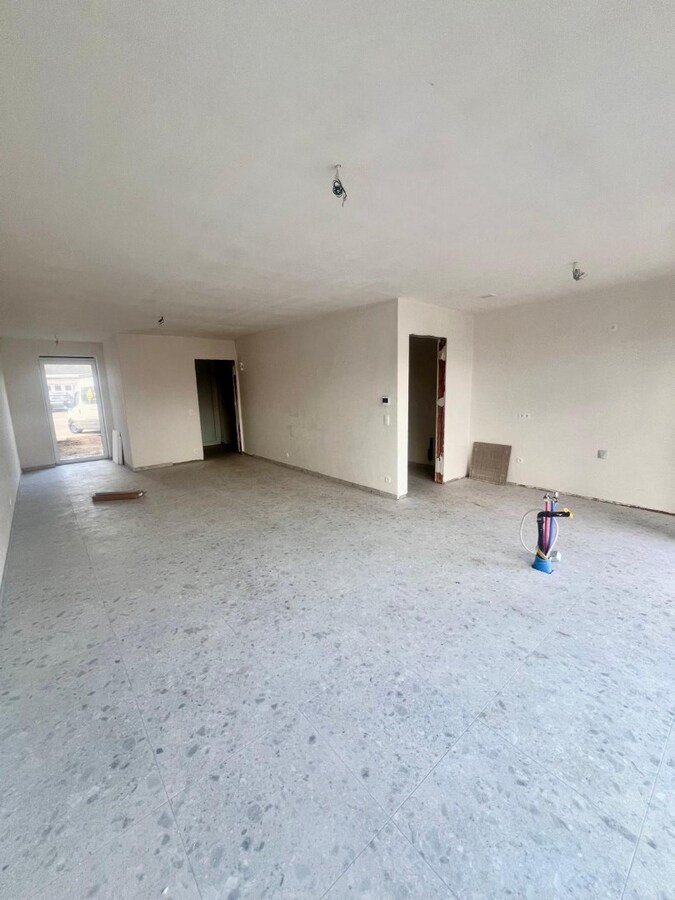 Ruime nieuwbouwwoning op goede ligging te Langemark-Poelkapelle 