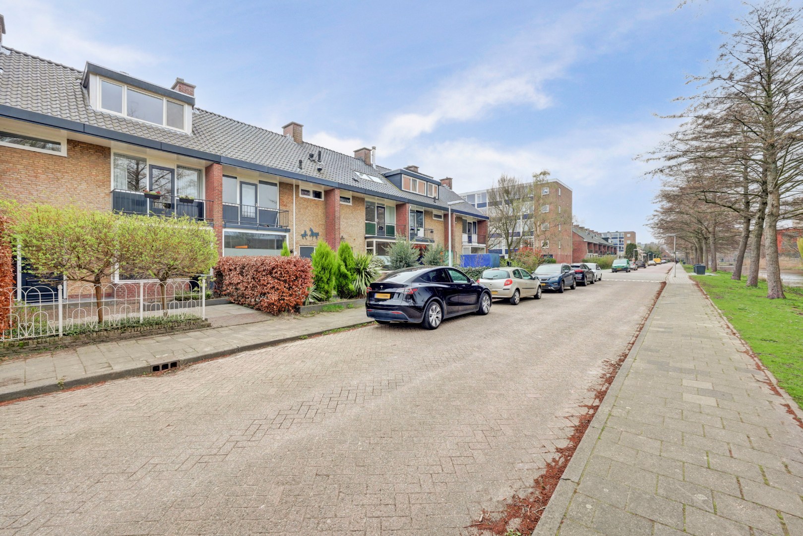 Energiezuinig (A++) en instapklaar 6-kamer gezinswoning met luxe keuken, vijf slaapkamers en zonnige tuin op het zuidoosten 