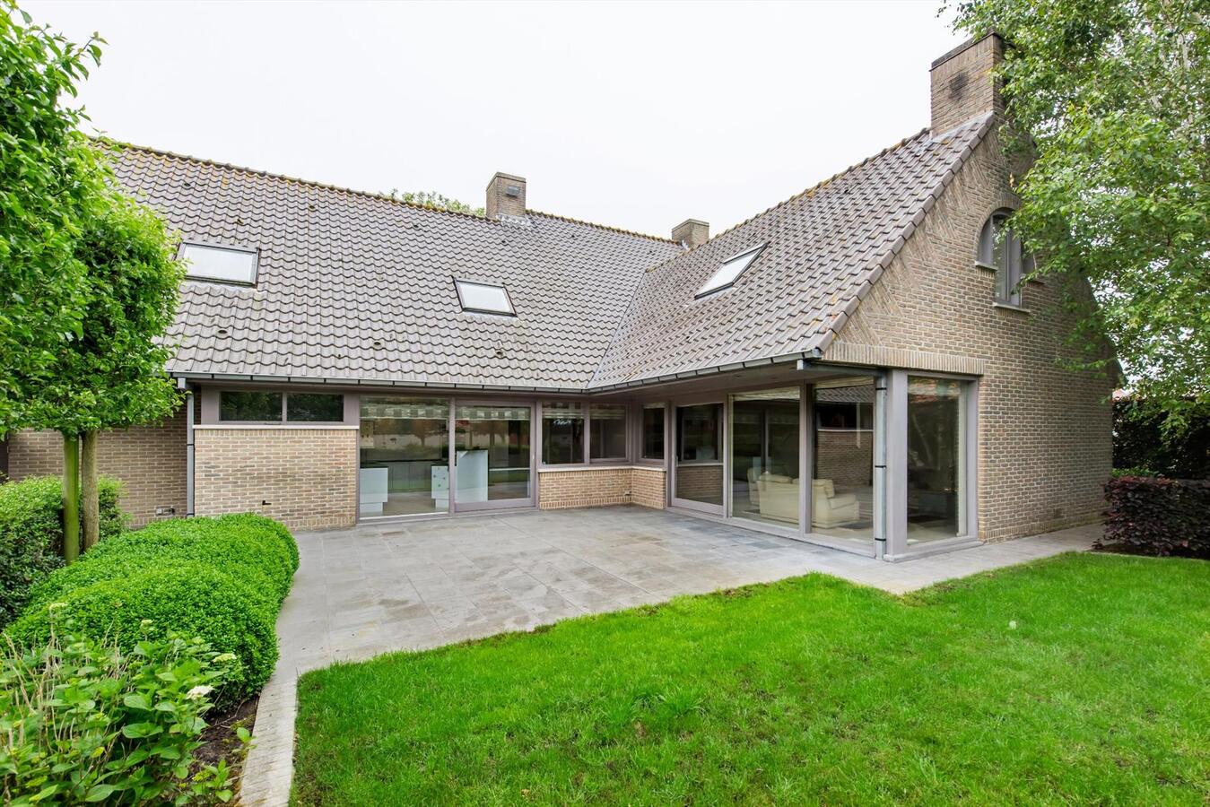 Luxueuze villa met loods (600m²) op terrein van 2100 m² 