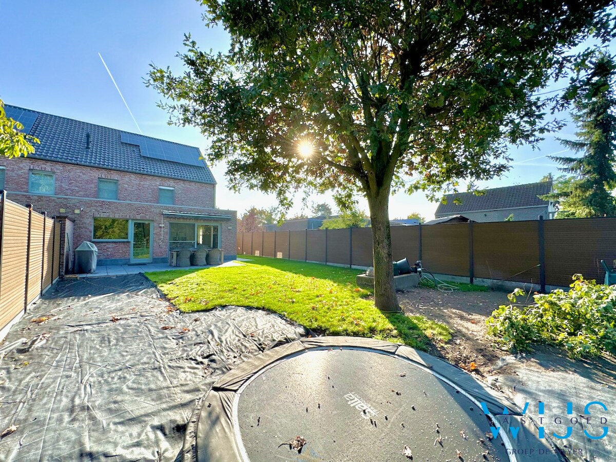 Prachtige recente woning in een zeer rustige wijk te Ertvelde ! 