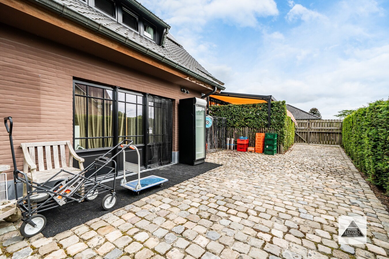 Schitterend horecapand met privé parking en vakantiewoning 