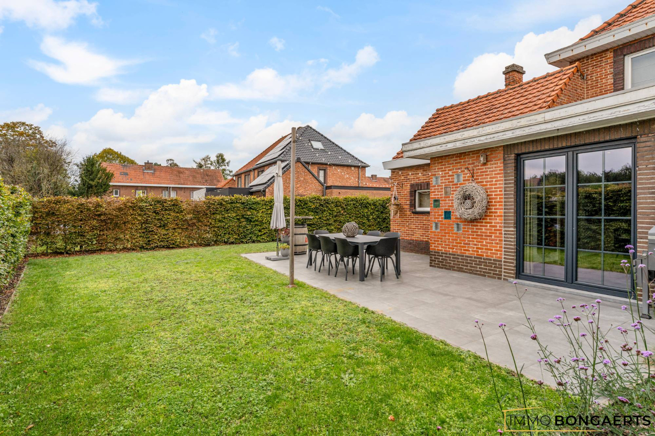 Instapklare woning op rustige ligging in As 