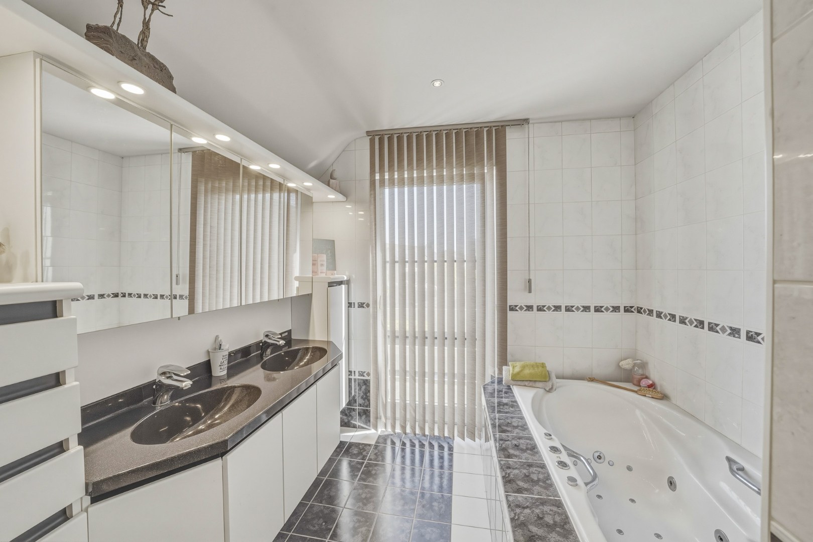 Ruime alleenstaande woning nabij zee en strand! 