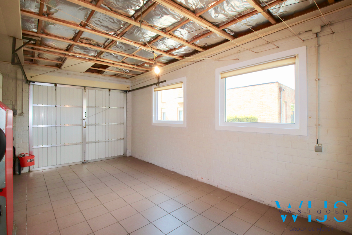 Ruime bungalow met bijgebouw op een ideale locatie in Assenede ! 