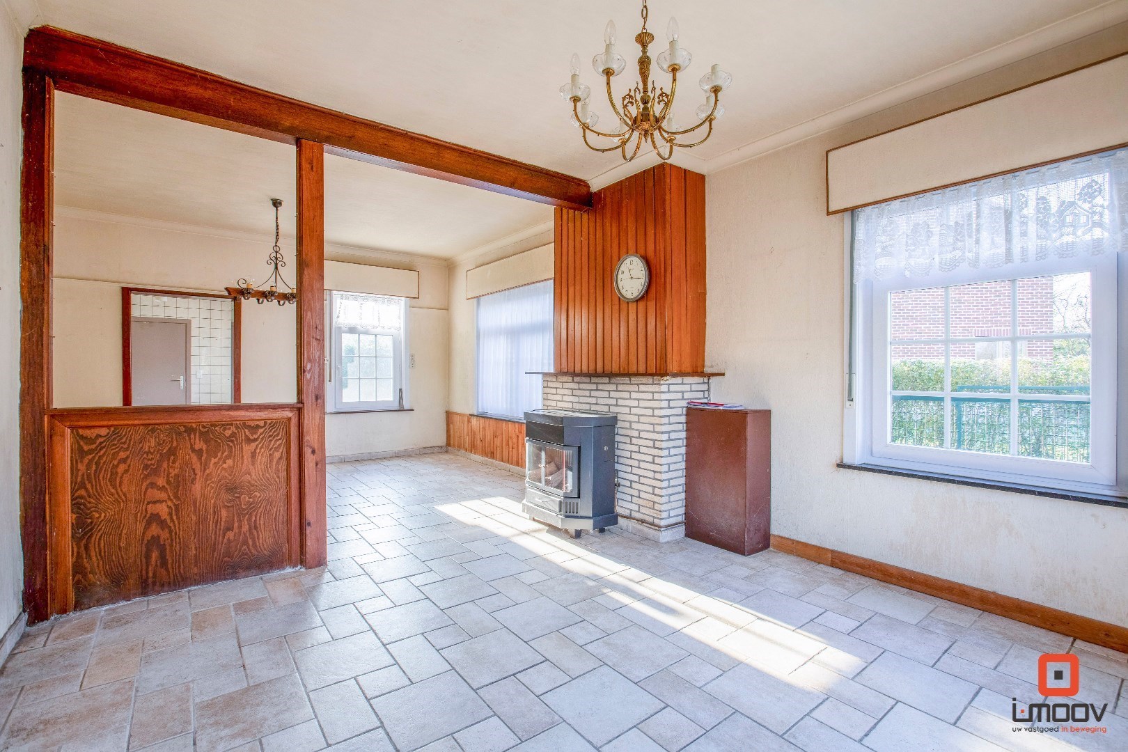 Te renoveren halfopen woning met unieke locatie 